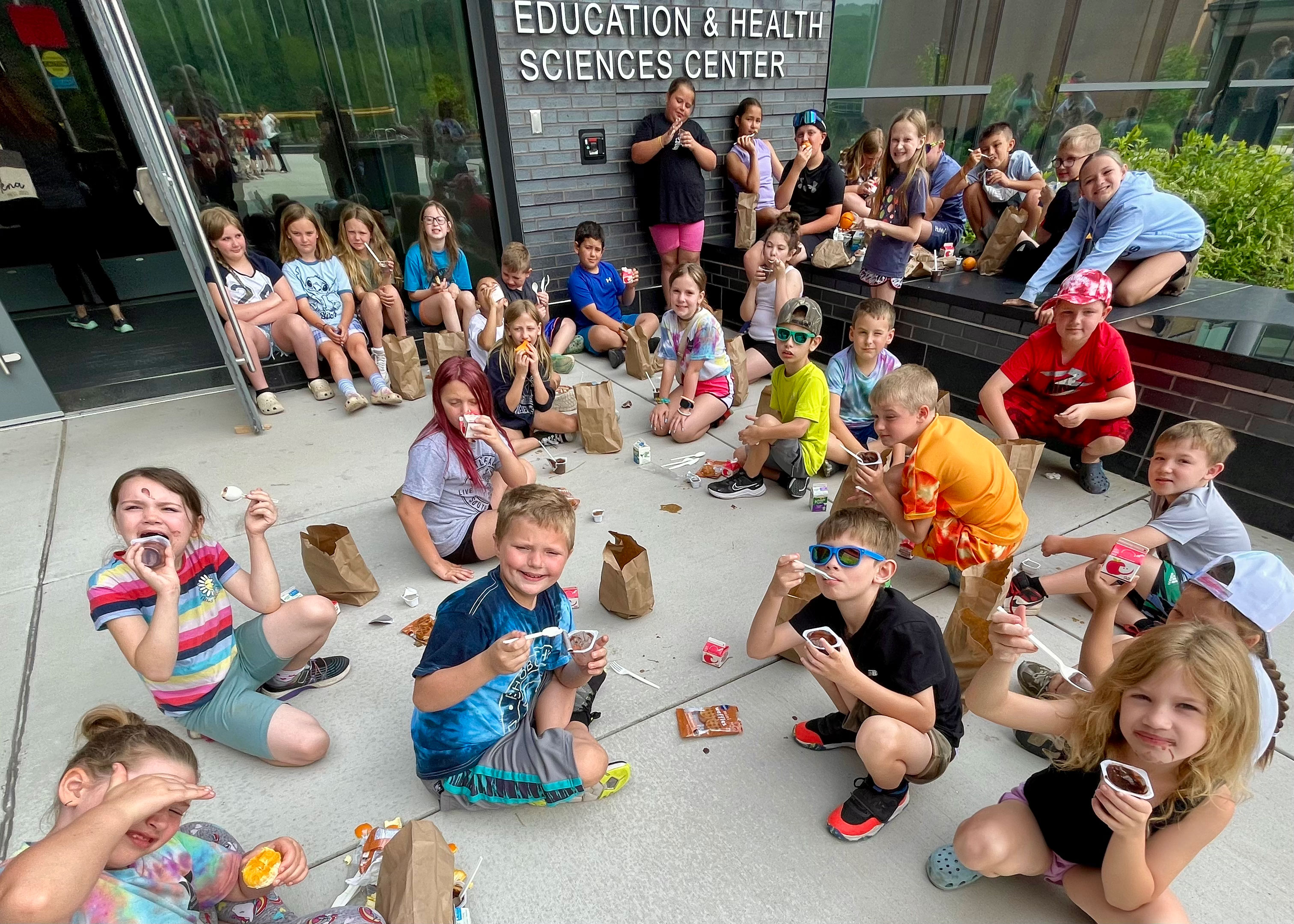 westernport kids eating lunch