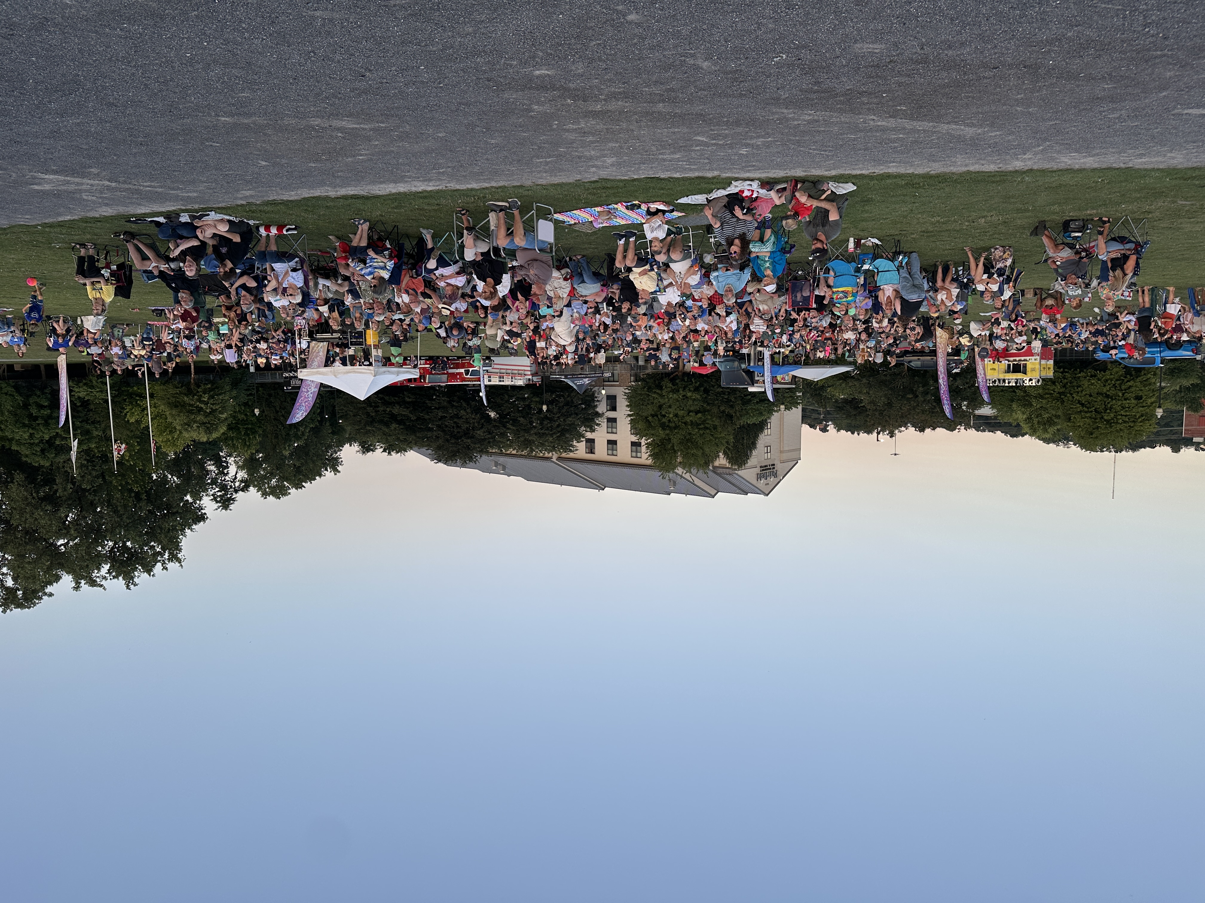 foxies crowd